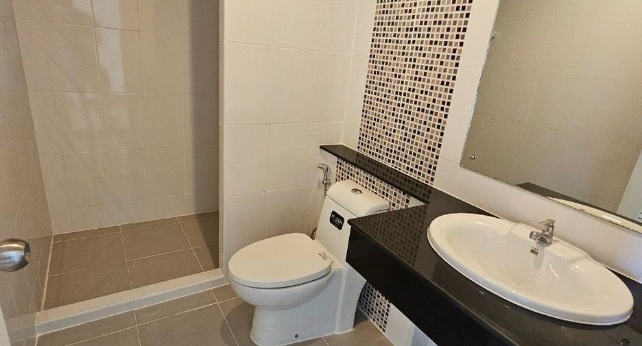 For sale 3 bedrooms townhouse in Mueang Nonthaburi, Nonthaburi