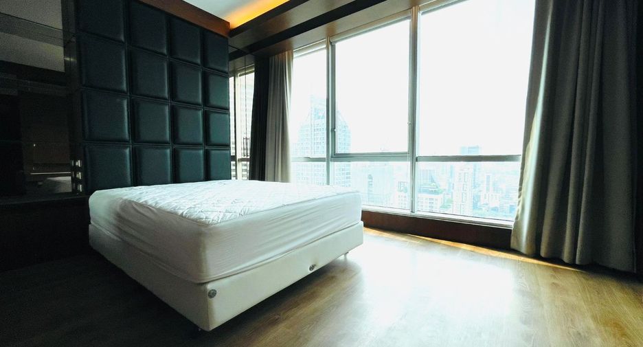 For rent 2 bedrooms condo in Sathon, Bangkok