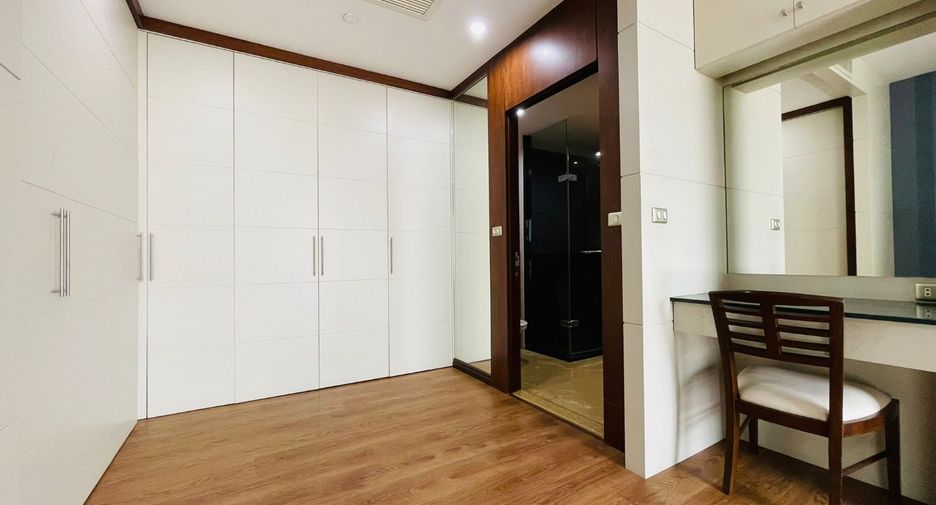 For rent 2 bedrooms condo in Sathon, Bangkok
