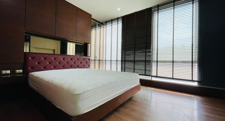 For rent 2 bedrooms condo in Sathon, Bangkok