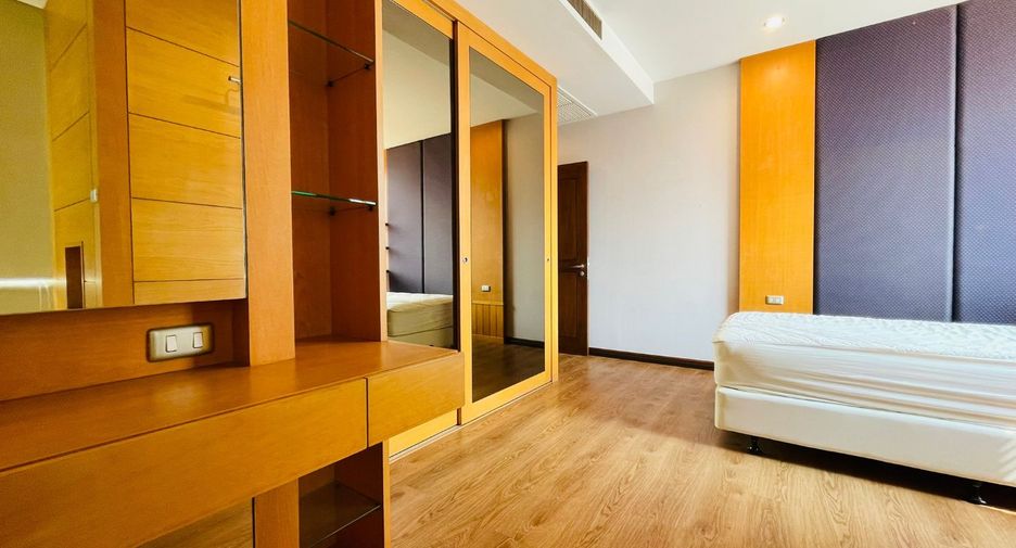 For rent 2 bedrooms condo in Sathon, Bangkok