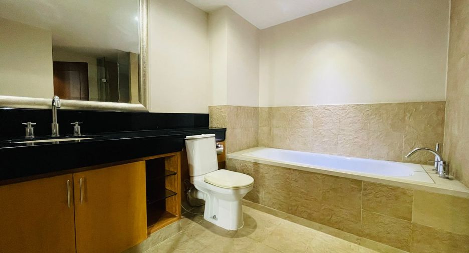 For rent 2 bedrooms condo in Sathon, Bangkok