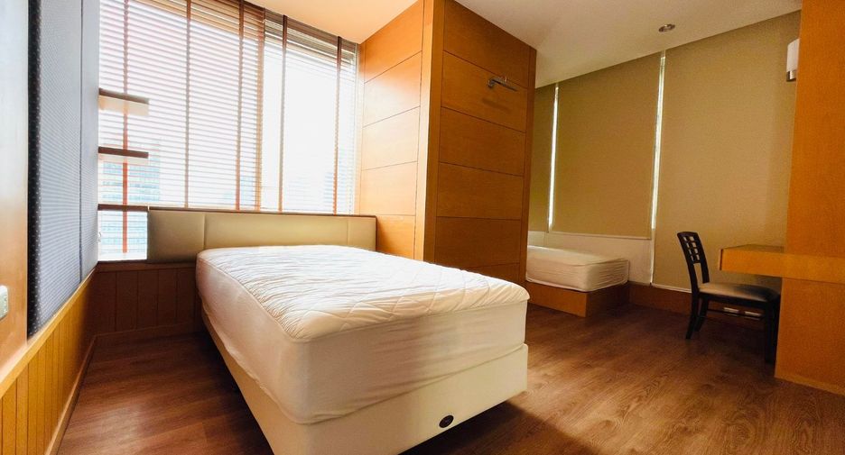 For rent 2 bedrooms condo in Sathon, Bangkok