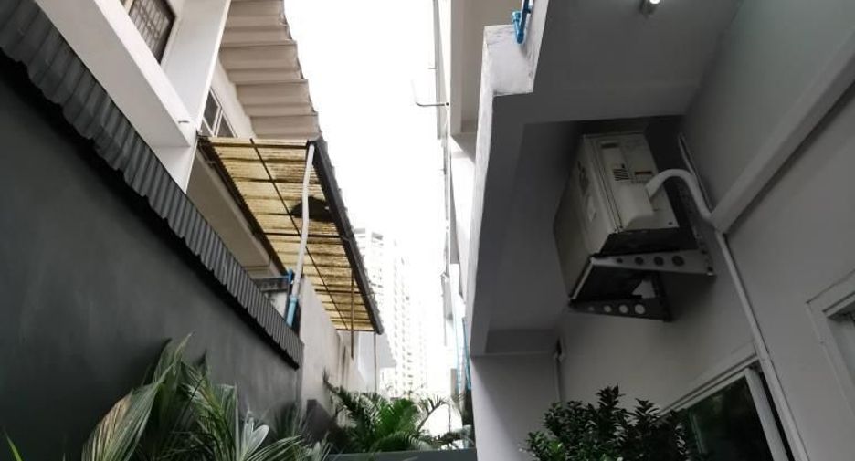 For rent 4 bedrooms townhouse in Watthana, Bangkok