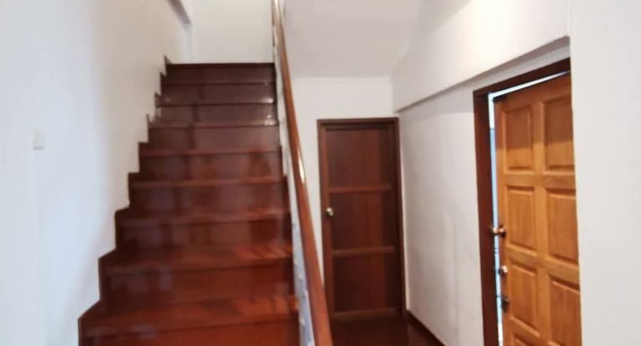 For rent 4 bedrooms townhouse in Watthana, Bangkok