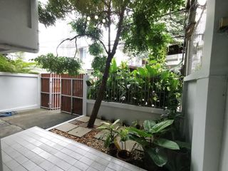 For rent 4 bedrooms townhouse in Watthana, Bangkok