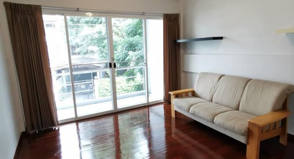 For rent 4 bedrooms townhouse in Watthana, Bangkok