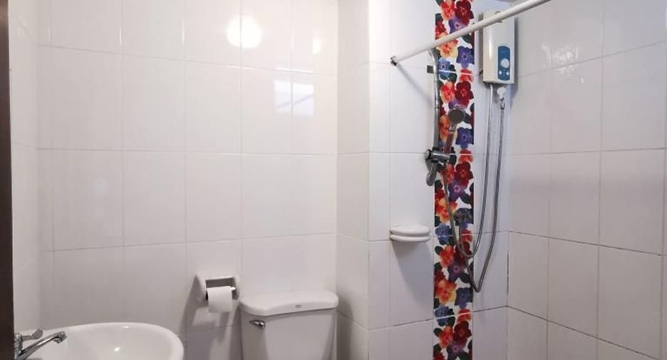 For rent 4 bedrooms townhouse in Watthana, Bangkok