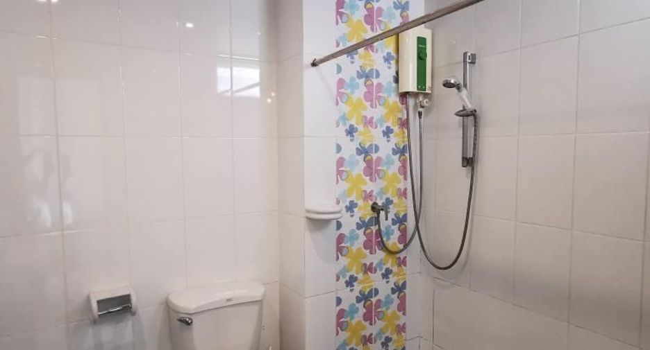 For rent 4 bedrooms townhouse in Watthana, Bangkok
