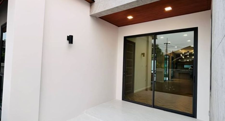 For sale 4 Beds villa in Mueang Chiang Mai, Chiang Mai