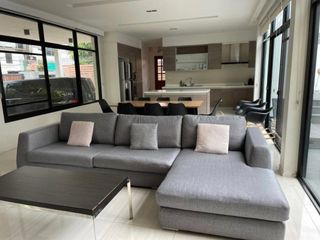 For rent 4 bedrooms villa in Watthana, Bangkok