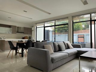 For rent 4 bedrooms villa in Watthana, Bangkok