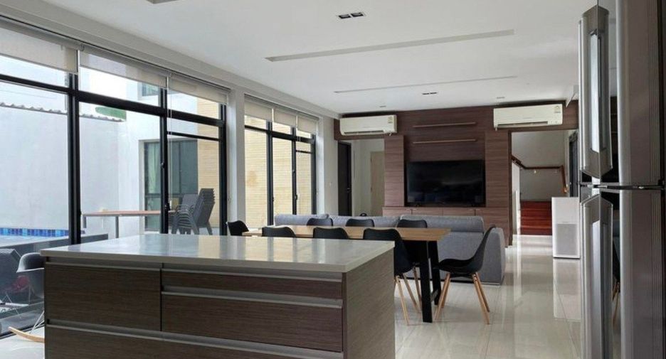 À louer 4 chambres villa à Watthana, Bangkok