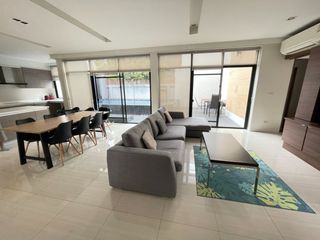 For rent 4 bedrooms villa in Watthana, Bangkok