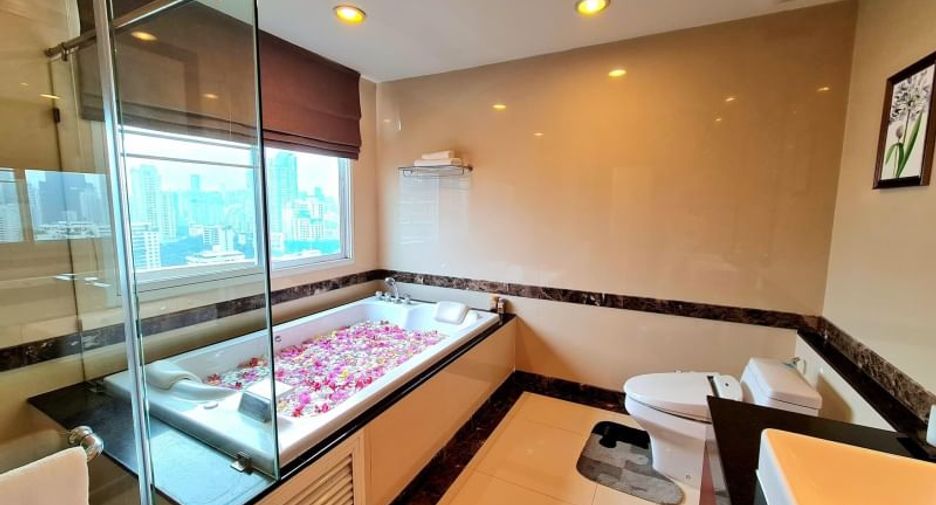 Apartamento con servicios en alquiler de 4 habitaciones en Watthana, Bangkok