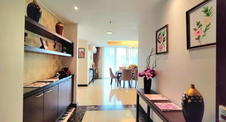 Apartamento con servicios en alquiler de 4 habitaciones en Watthana, Bangkok