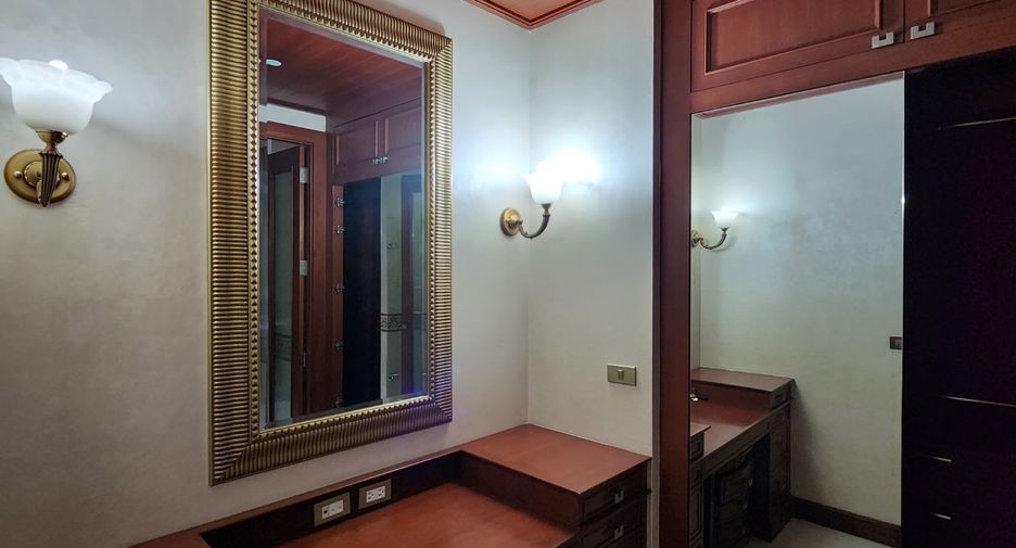 For rent and for sale 3 bedrooms condo in Sathon, Bangkok