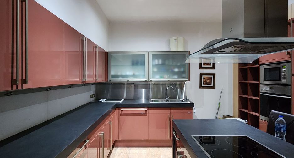 For rent and for sale 3 bedrooms condo in Sathon, Bangkok