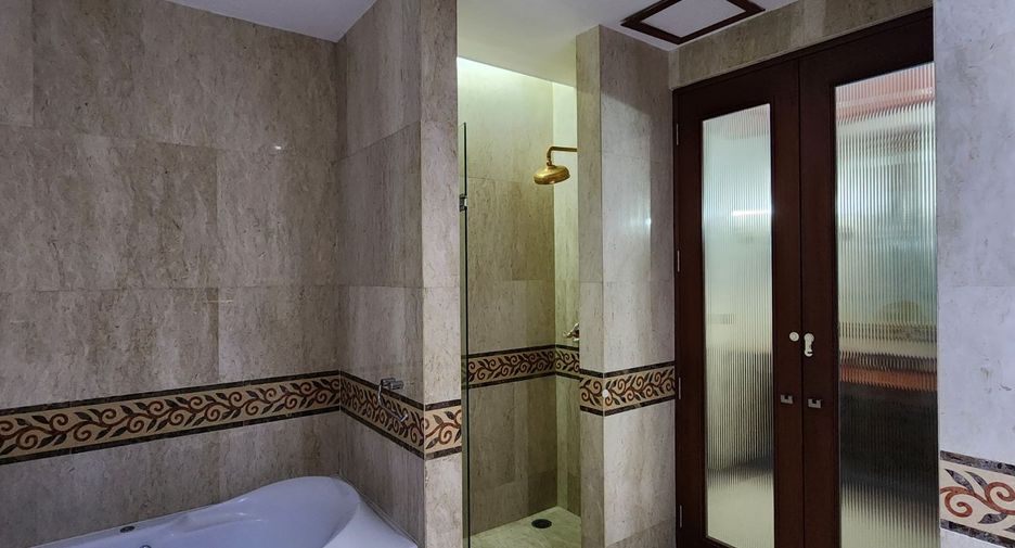 For rent and for sale 3 bedrooms condo in Sathon, Bangkok