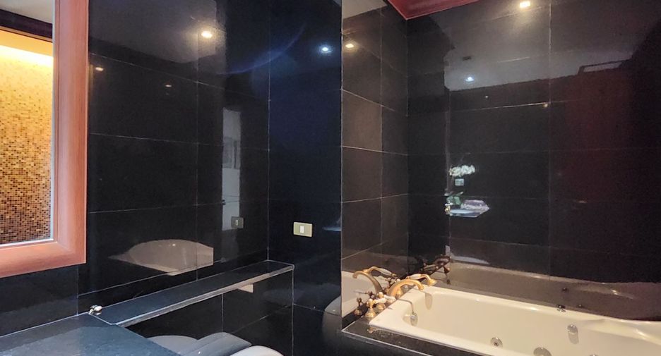 For rent and for sale 3 bedrooms condo in Sathon, Bangkok