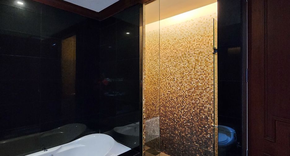For rent and for sale 3 bedrooms condo in Sathon, Bangkok