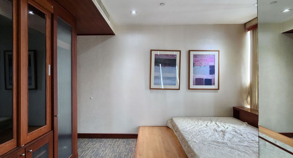 For rent and for sale 3 bedrooms condo in Sathon, Bangkok