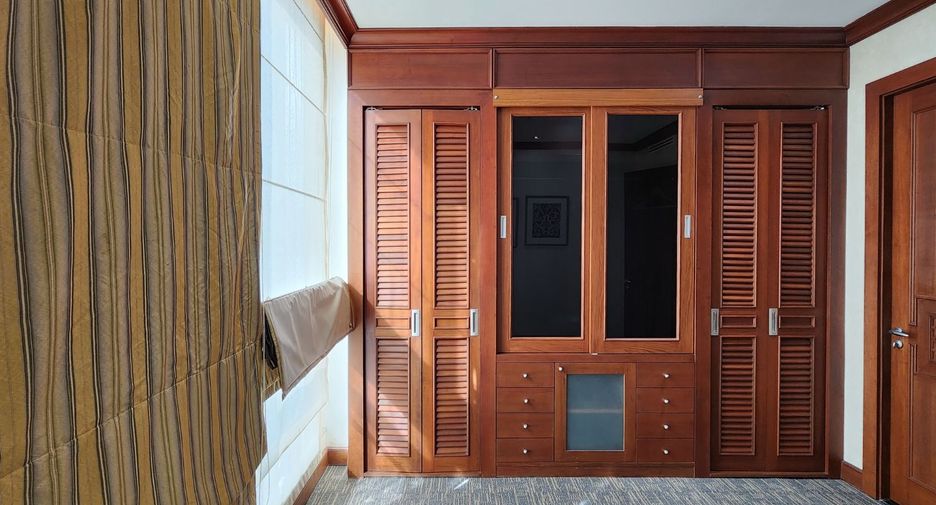 For rent and for sale 3 bedrooms condo in Sathon, Bangkok