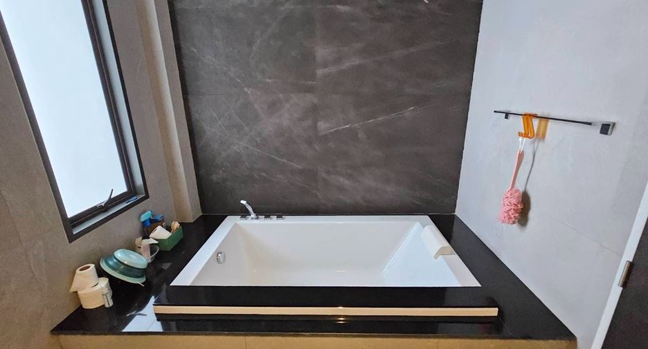 For rent 4 bedrooms house in Suan Luang, Bangkok