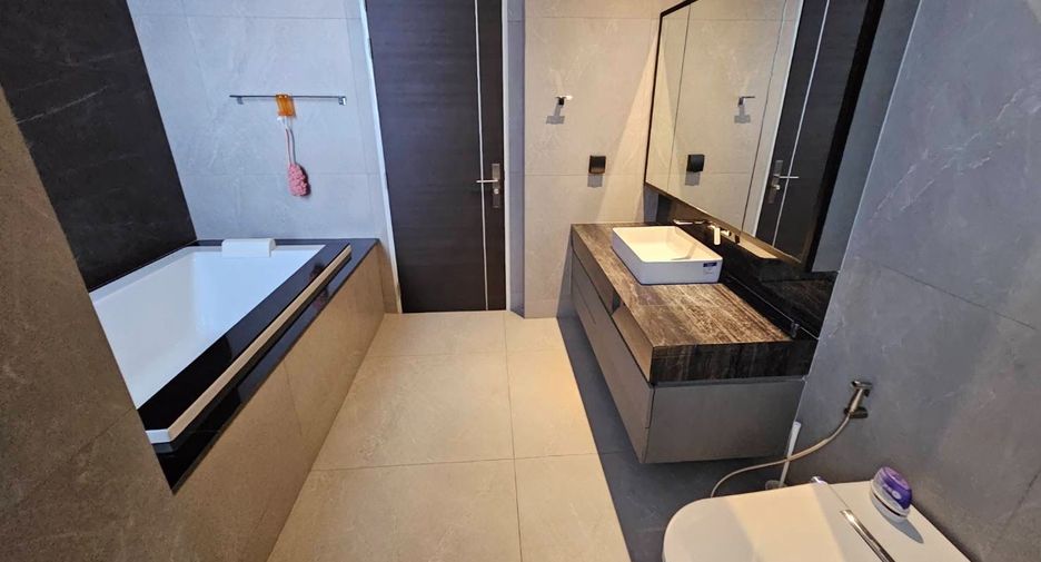For rent 4 bedrooms house in Suan Luang, Bangkok