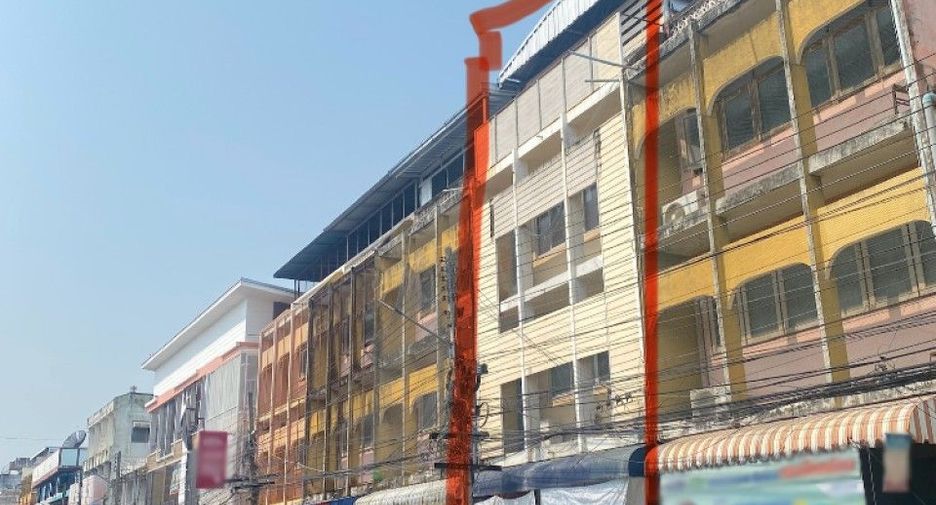 For sale 6 bed retail Space in Mueang Tak, Tak