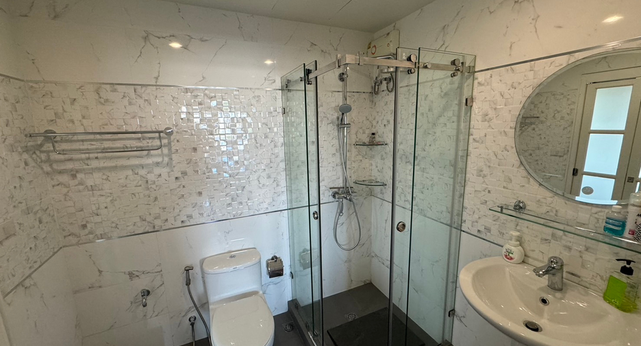 For rent and for sale 3 bedrooms condo in Bang Phlat, Bangkok