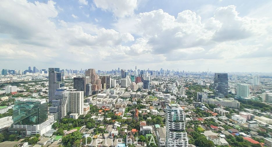 For sale 2 bedrooms condo in Phaya Thai, Bangkok