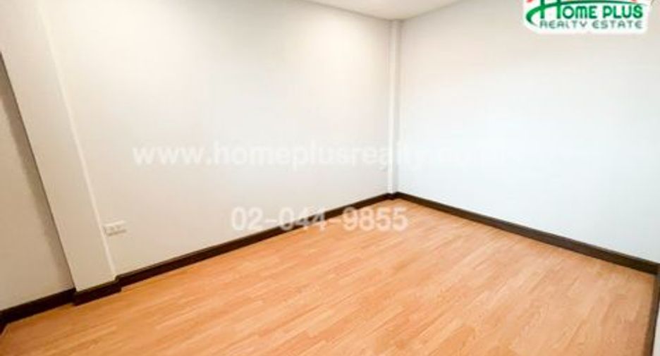 For sale 4 bedrooms townhouse in Bang Khen, Bangkok