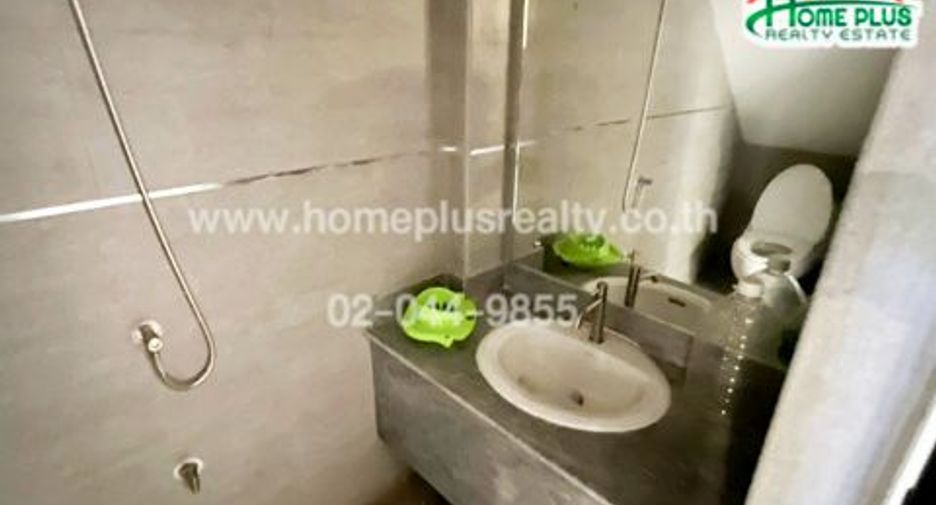 For sale 4 bedrooms townhouse in Bang Khen, Bangkok