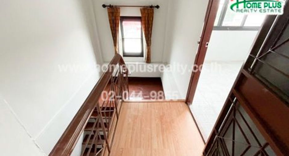 For sale 4 bedrooms townhouse in Bang Khen, Bangkok