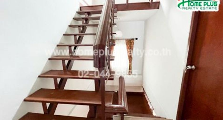 For sale 4 bedrooms townhouse in Bang Khen, Bangkok
