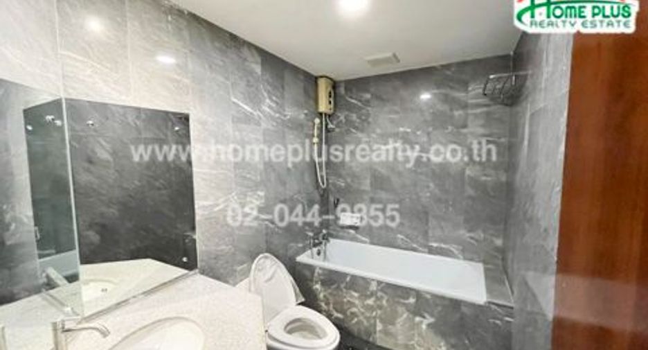 For sale 4 bedrooms townhouse in Bang Khen, Bangkok