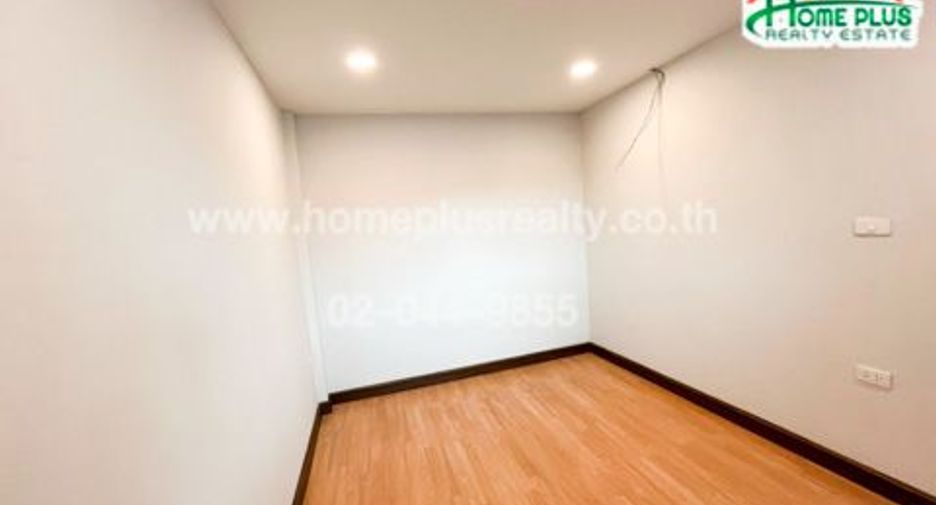 For sale 4 bedrooms townhouse in Bang Khen, Bangkok