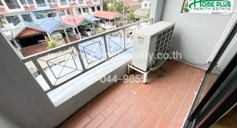 For sale 4 bedrooms townhouse in Bang Khen, Bangkok