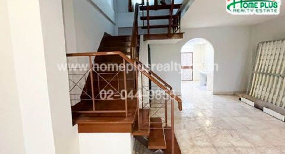 For sale 4 bedrooms townhouse in Bang Khen, Bangkok