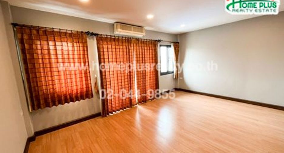 For sale 4 bedrooms townhouse in Bang Khen, Bangkok