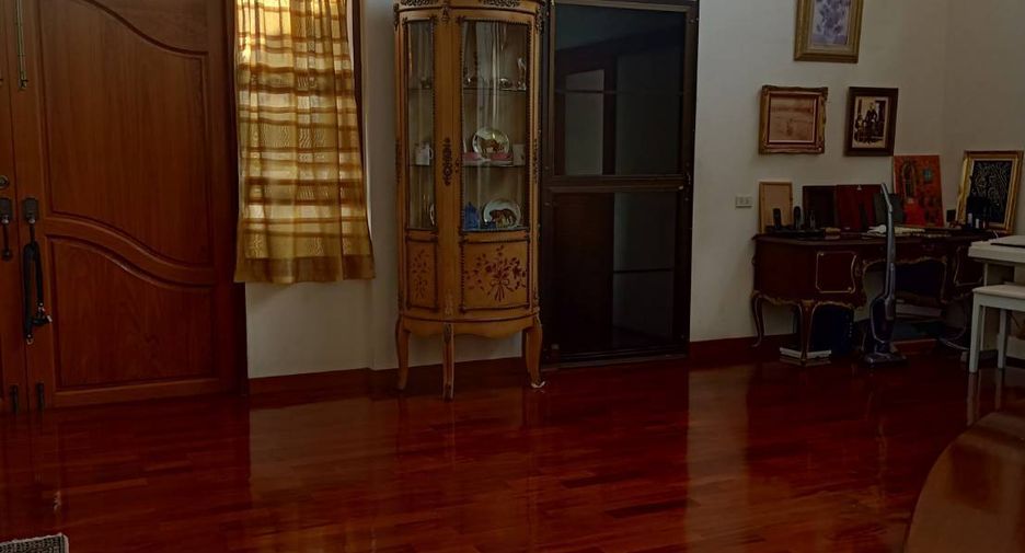 À louer et à vendre 5 chambres maison à Wang Thonglang, Bangkok