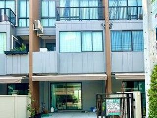 For rent そして for sale 3 Beds townhouse in Phra Khanong, Bangkok