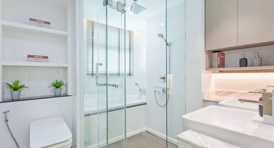 For rent 2 bedrooms condo in Watthana, Bangkok