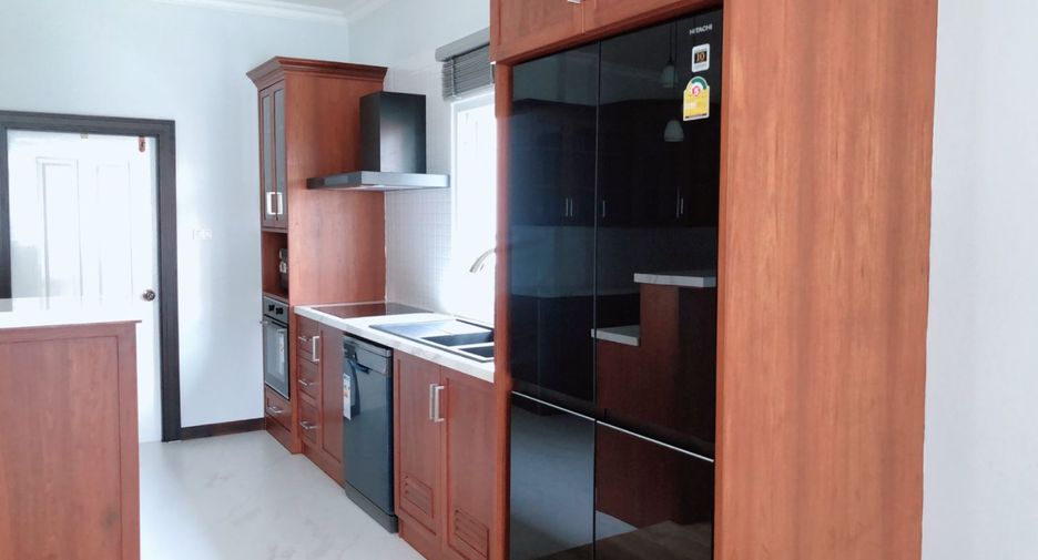 For sale 4 bed house in Bang Lamung, Chonburi