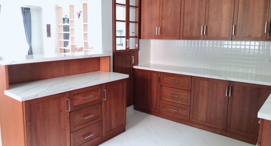 For sale 4 bed house in Bang Lamung, Chonburi