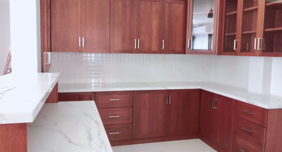 For sale 4 bed house in Bang Lamung, Chonburi