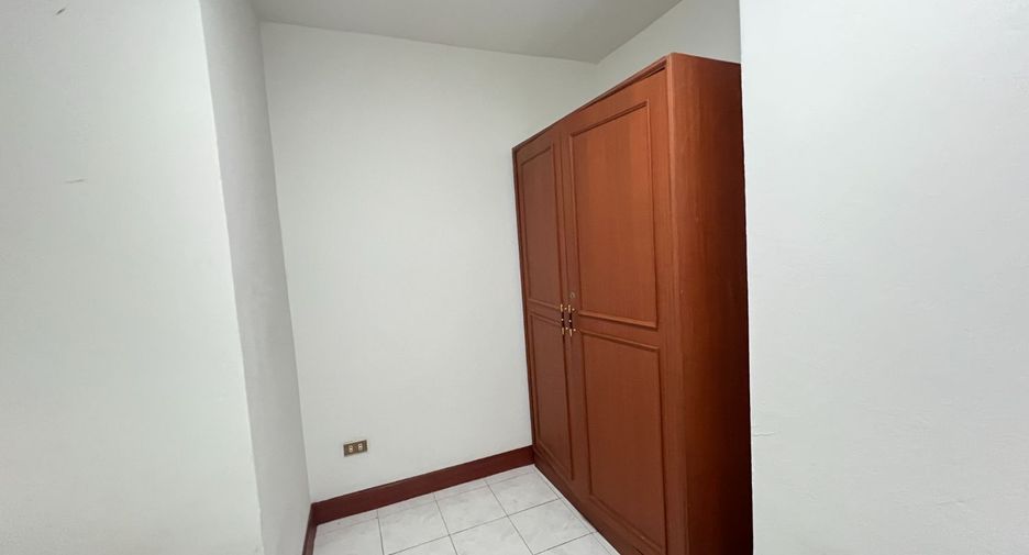 Аренда 3 спальни кондо в Кхлонг Тоеи, Бангкок