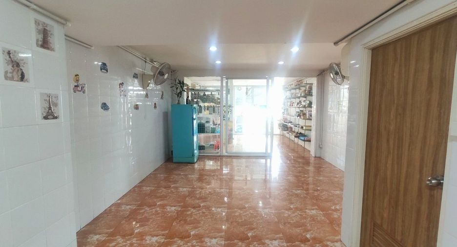 For sale 8 bed retail Space in Saphan Sung, Bangkok