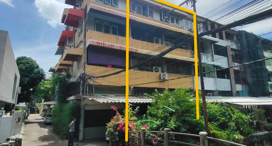 For sale 4 bed retail Space in Dusit, Bangkok